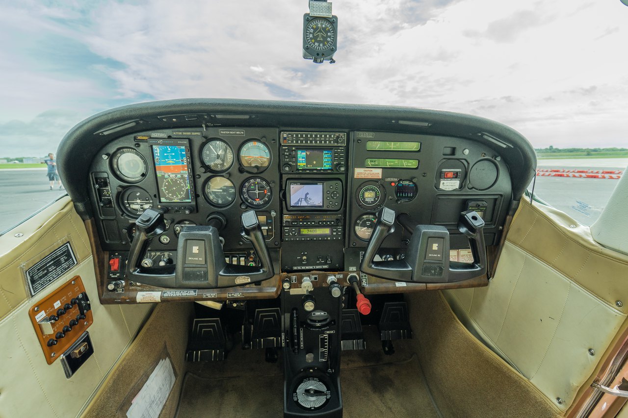 Cessna Skylane R182 - N271RG (Retractable Gear) - Capitol City Flyers