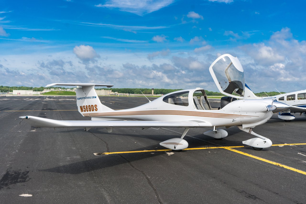 Diamond DA40 - N569DS - Capitol City Flyers
